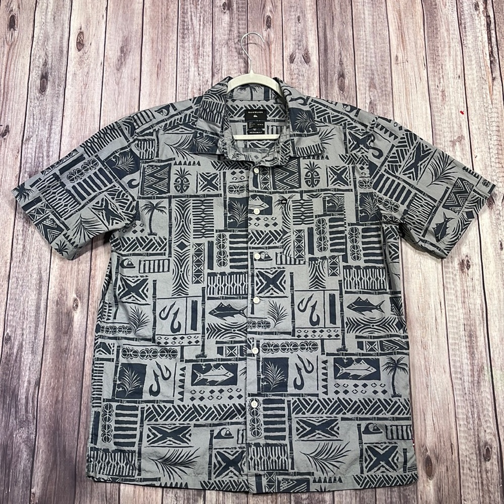 Quicksilver shirt size Medium